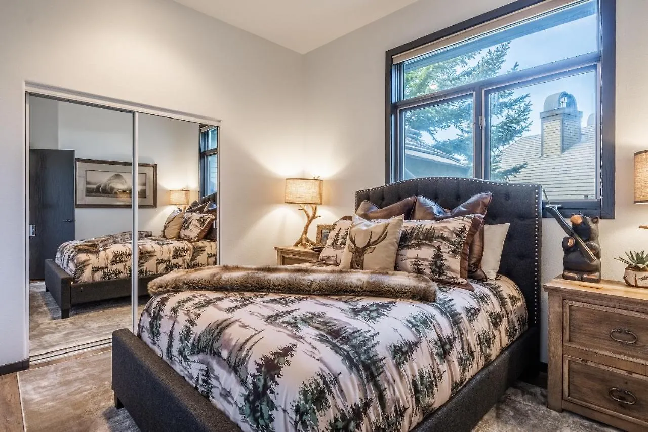 Great Views Fully Renovated Luxury 4 Bedroom 3 Full Bathrooms And Half Bath Snowcreek 732 Phase V Mammoth Lakes Holiday home