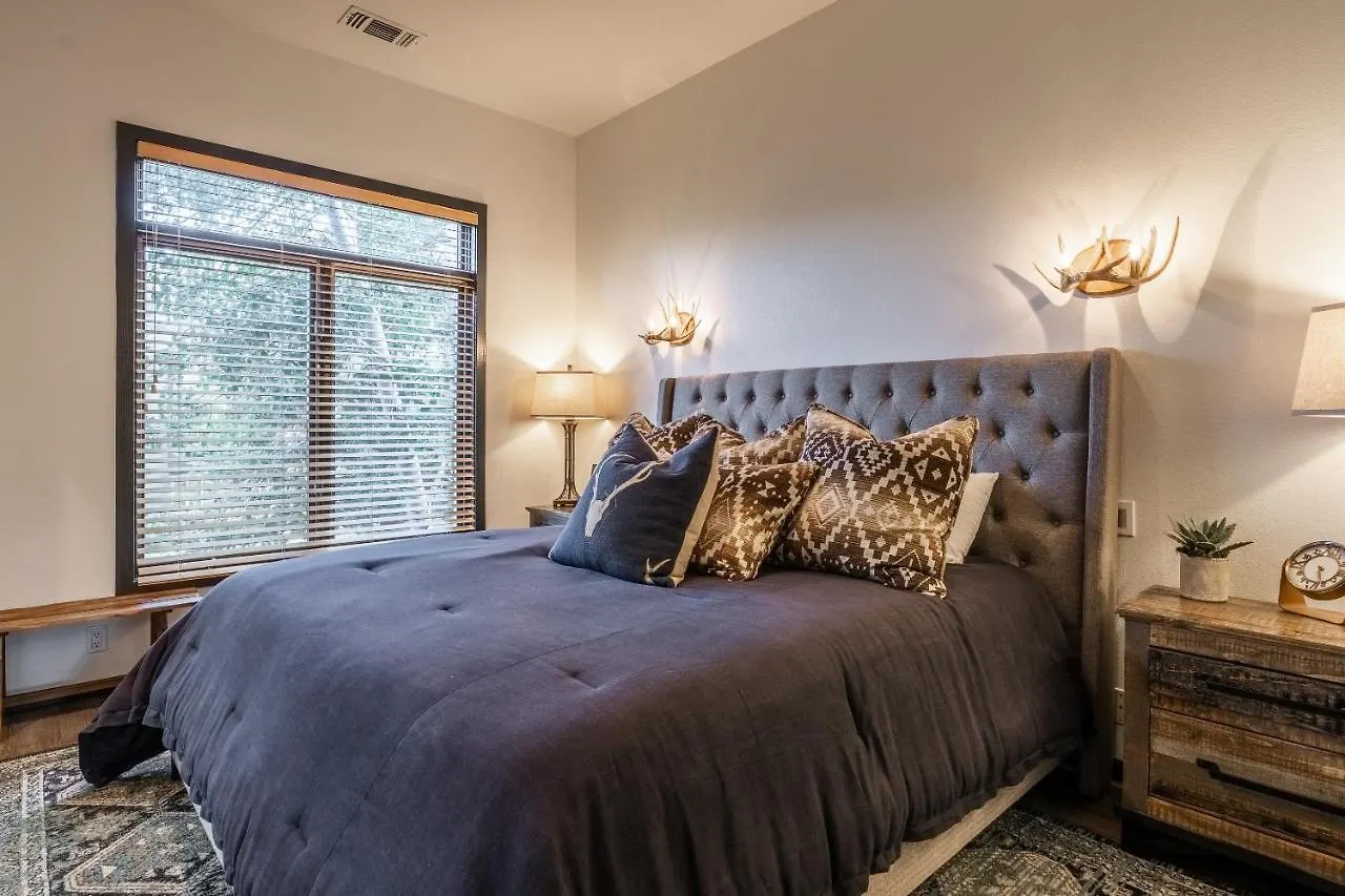 Great Views Fully Renovated Luxury 4 Bedroom 3 Full Bathrooms And Half Bath Snowcreek 732 Phase V Mammoth Lakes Holiday home