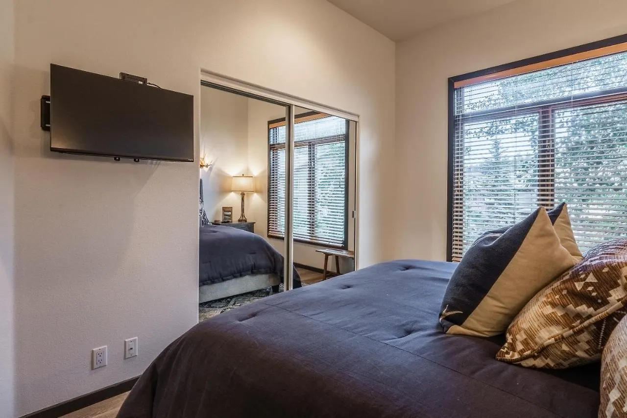 Great Views Fully Renovated Luxury 4 Bedroom 3 Full Bathrooms And Half Bath Snowcreek 732 Phase V Mammoth Lakes